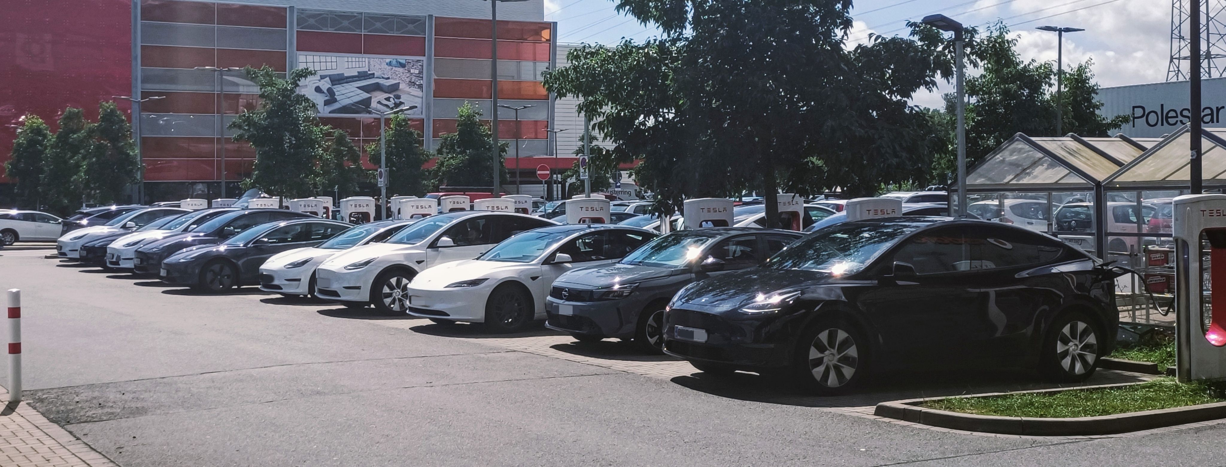 Tesla Supercharger Hannover  - Image 1