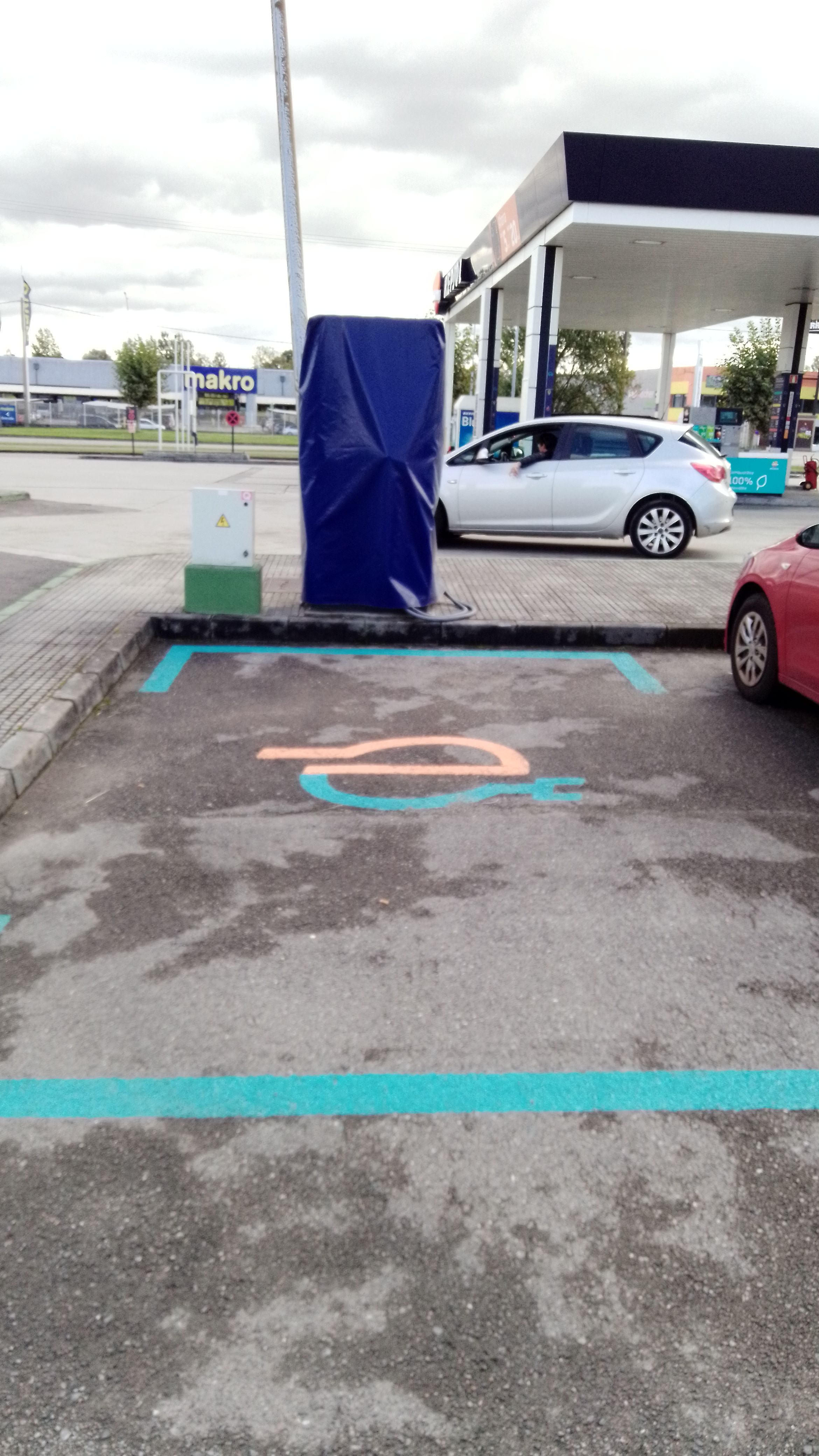 Estacion de servicio Repsol Poligno de Silvota - Image 1