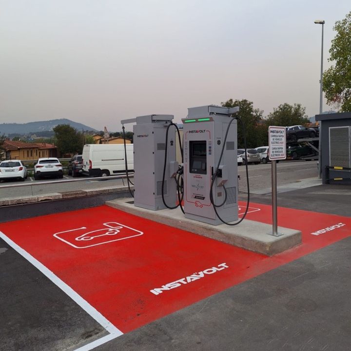 Carrefour Vic - Image 1