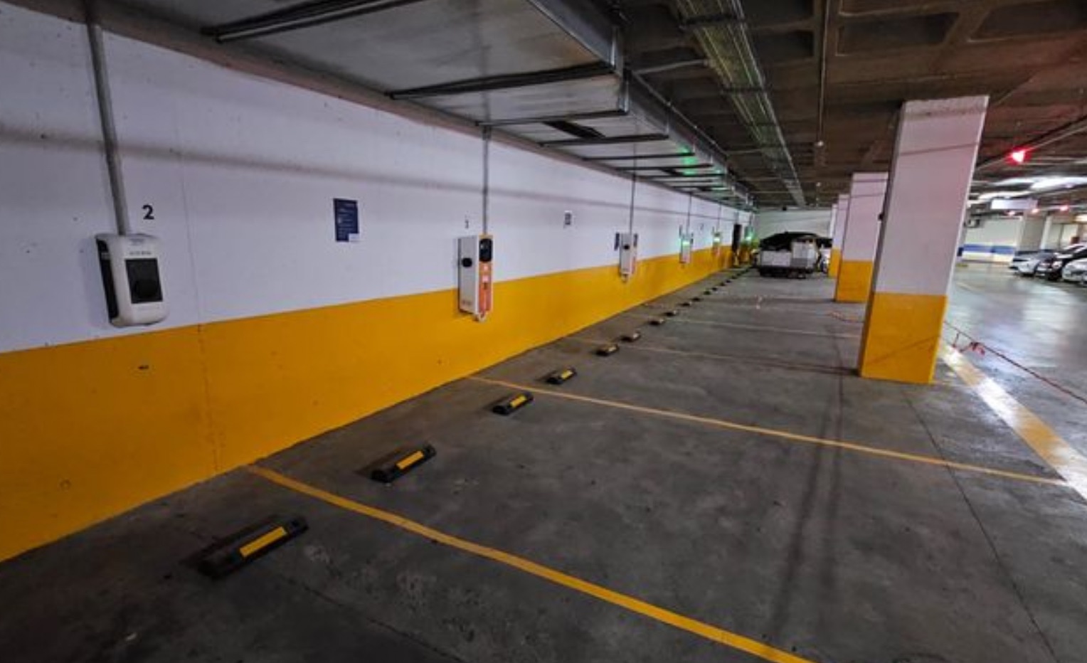 Parking AUSSA Hermanos Maristas (Eranovum) - Image 1