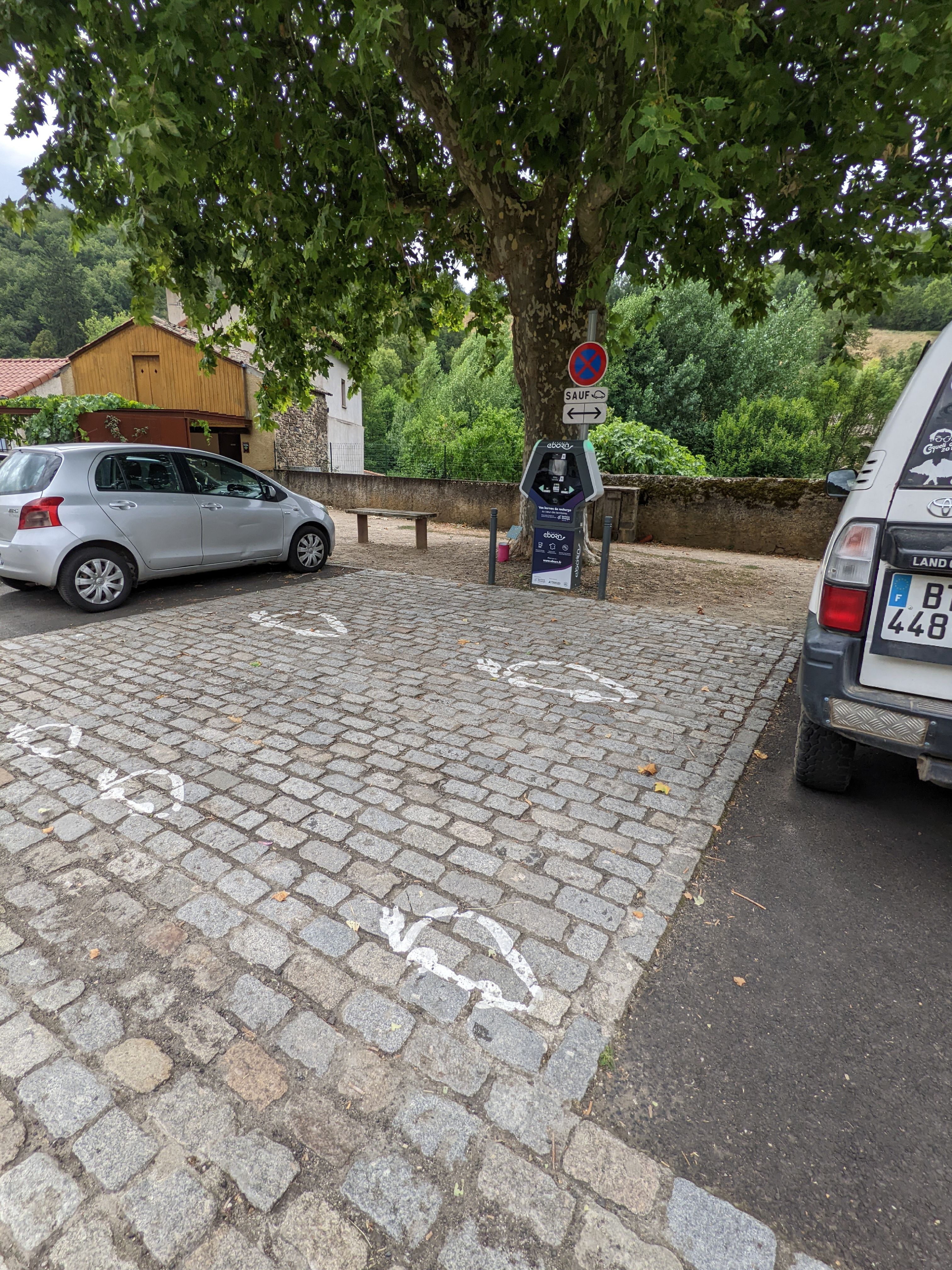 Blesle, Place Saint-Pierre - Image 1