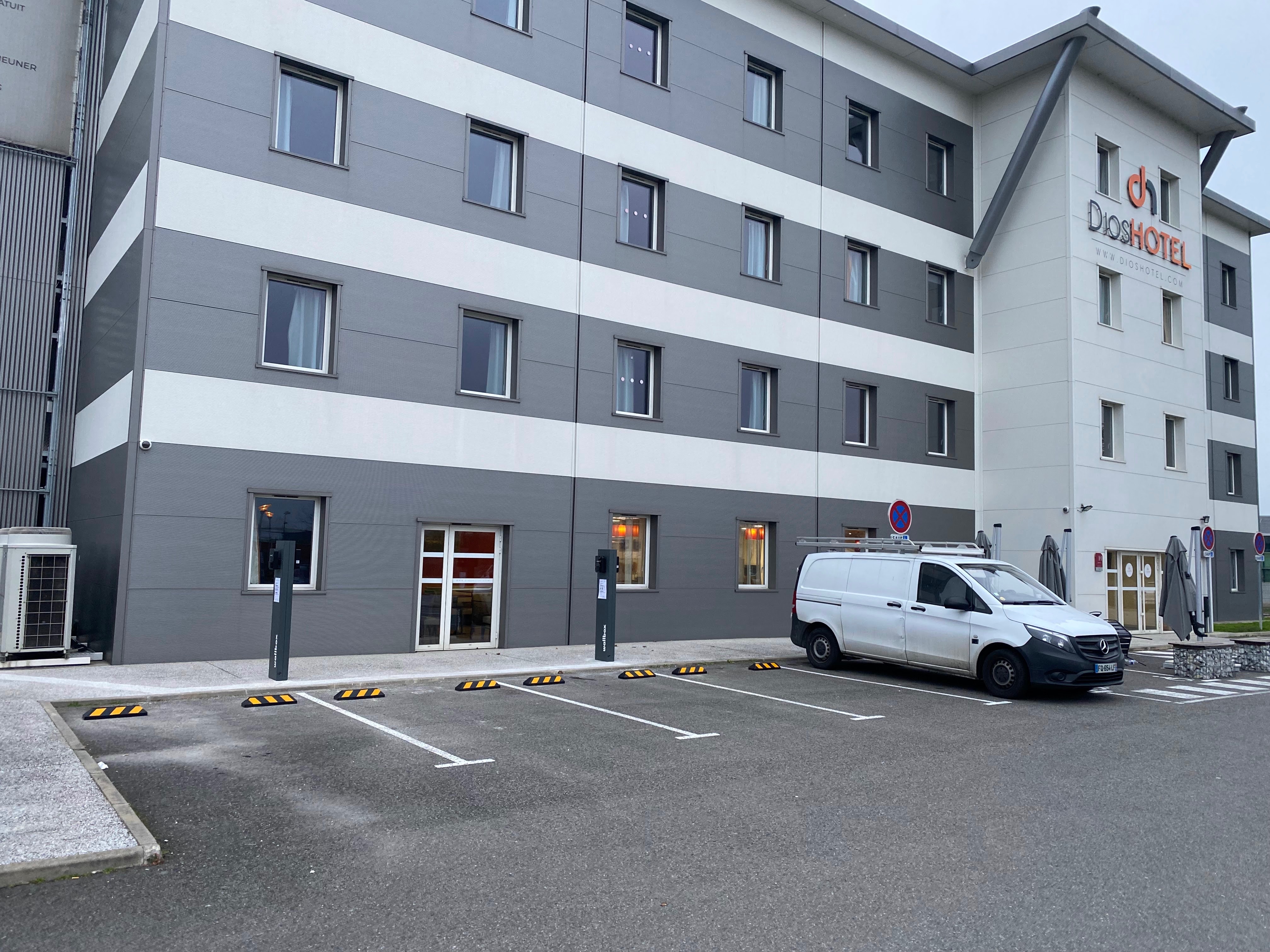 DiosHotel - Image 1