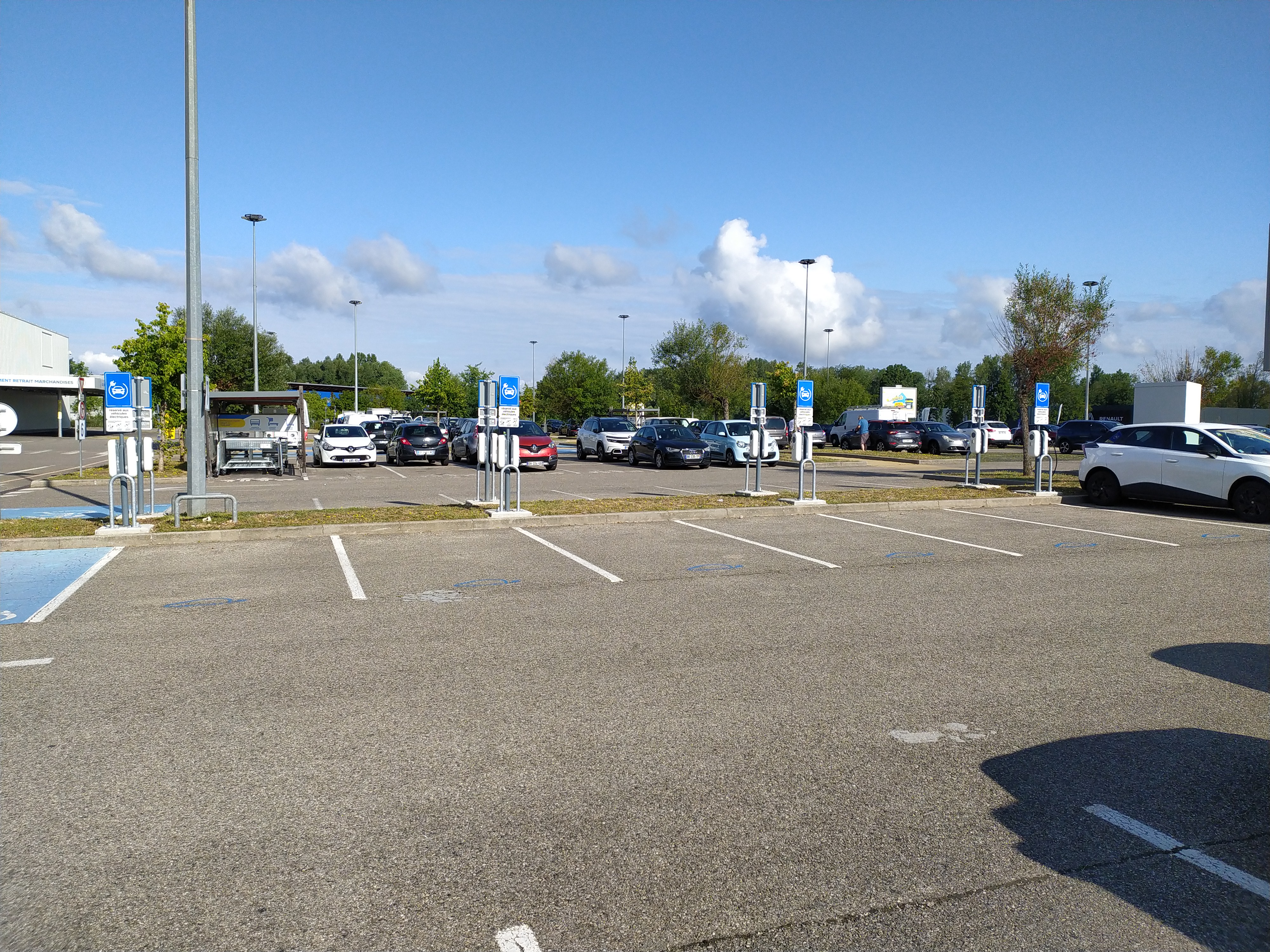 Parking Castorama - Image 1