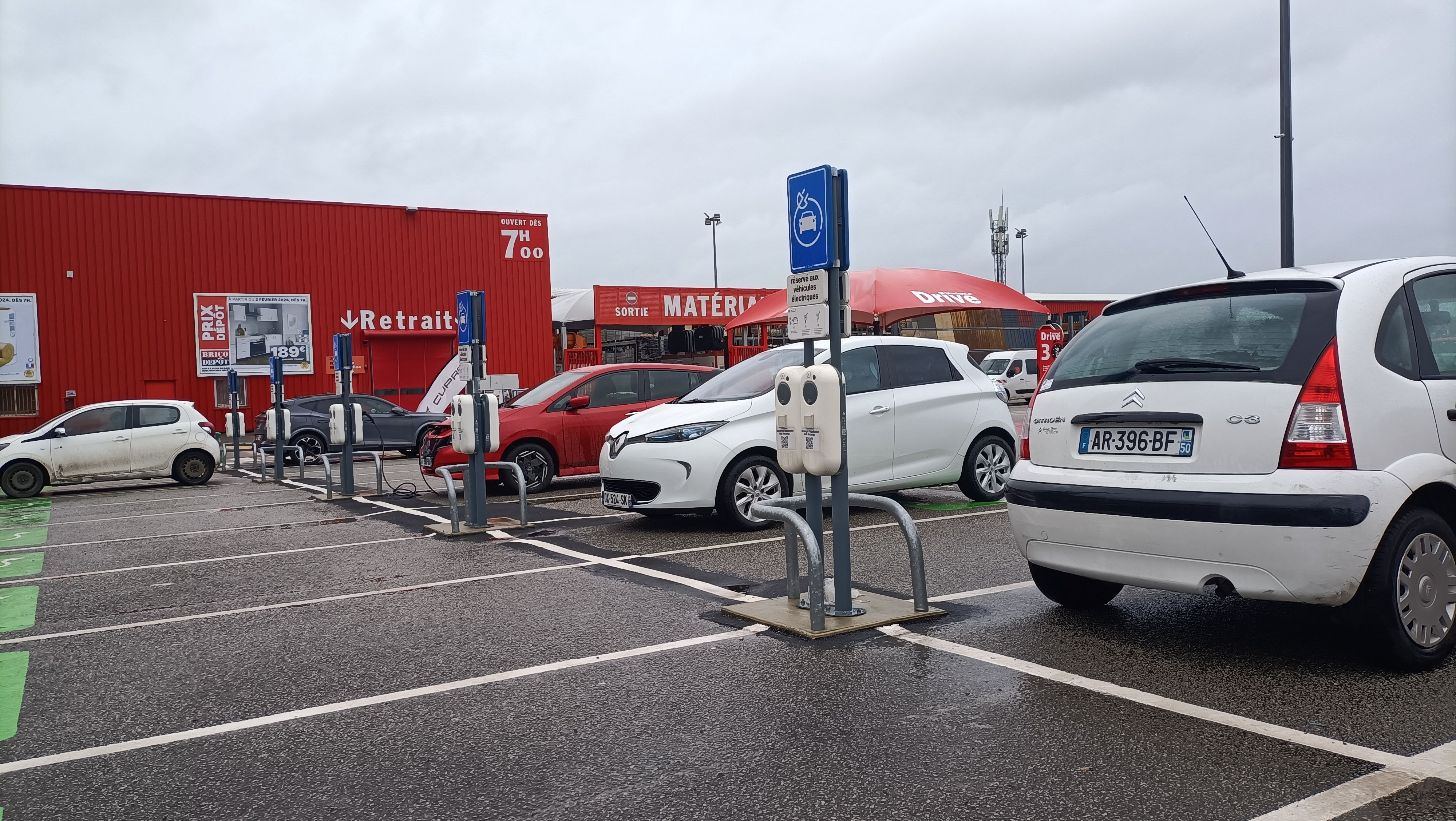 Brico Dépôt Tourlaville - Shell - Image 1