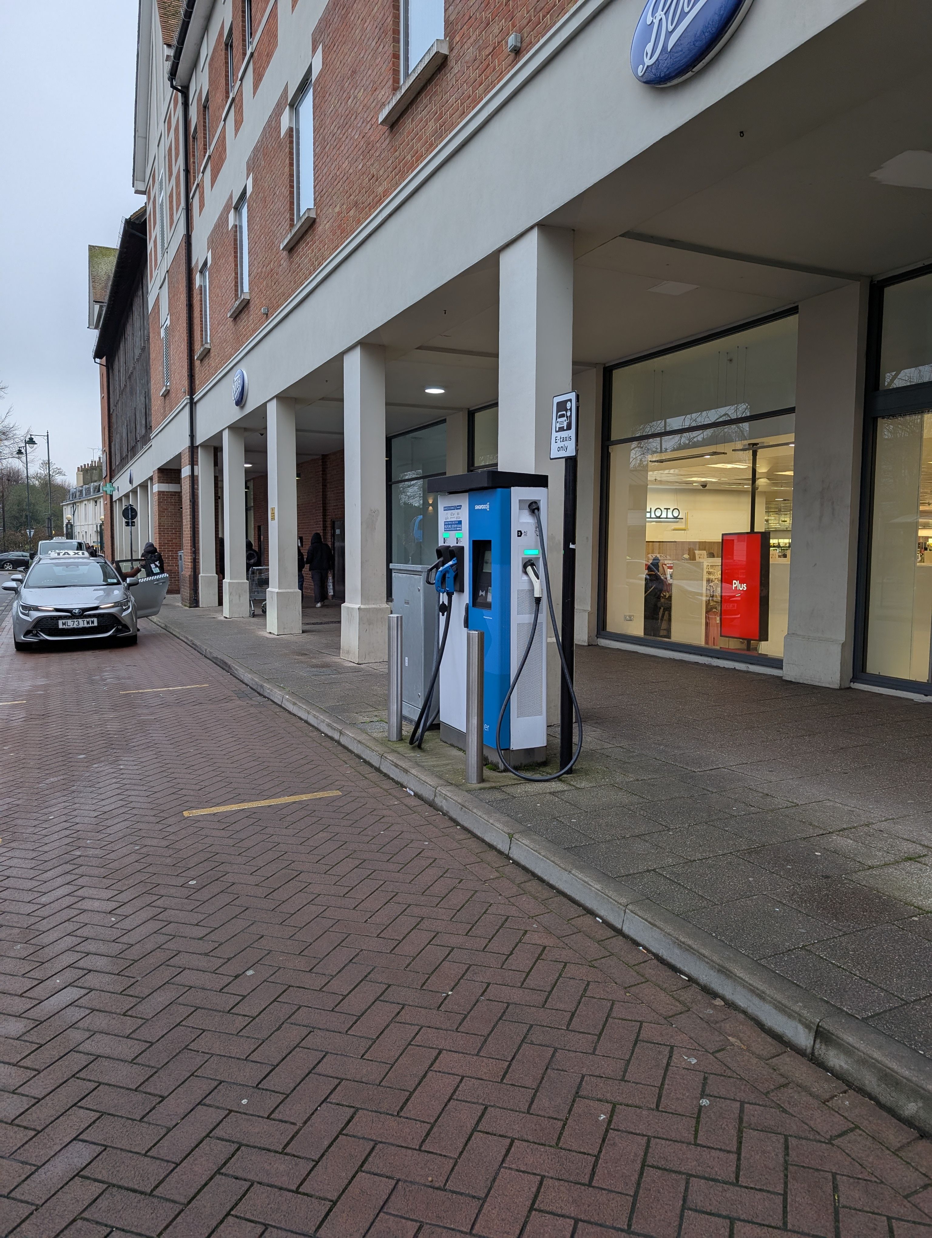 (e-Taxis Only) St George's Lane - Image 1