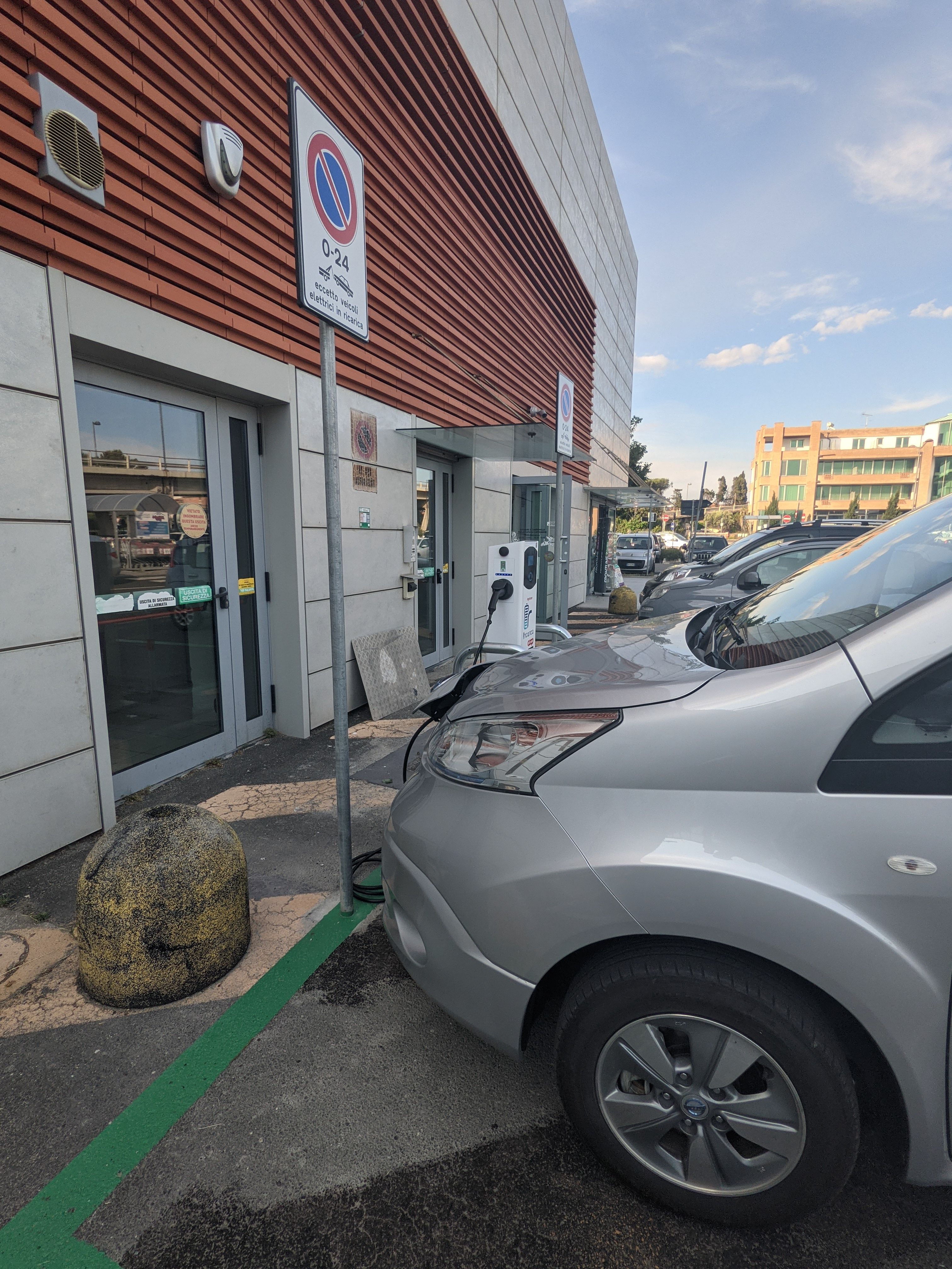 shopping center Coop Rosignano Solvay - Image 1
