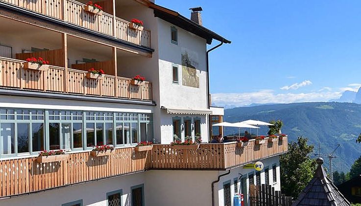 Hotel & Gasthof zum Hirschen - Image 1