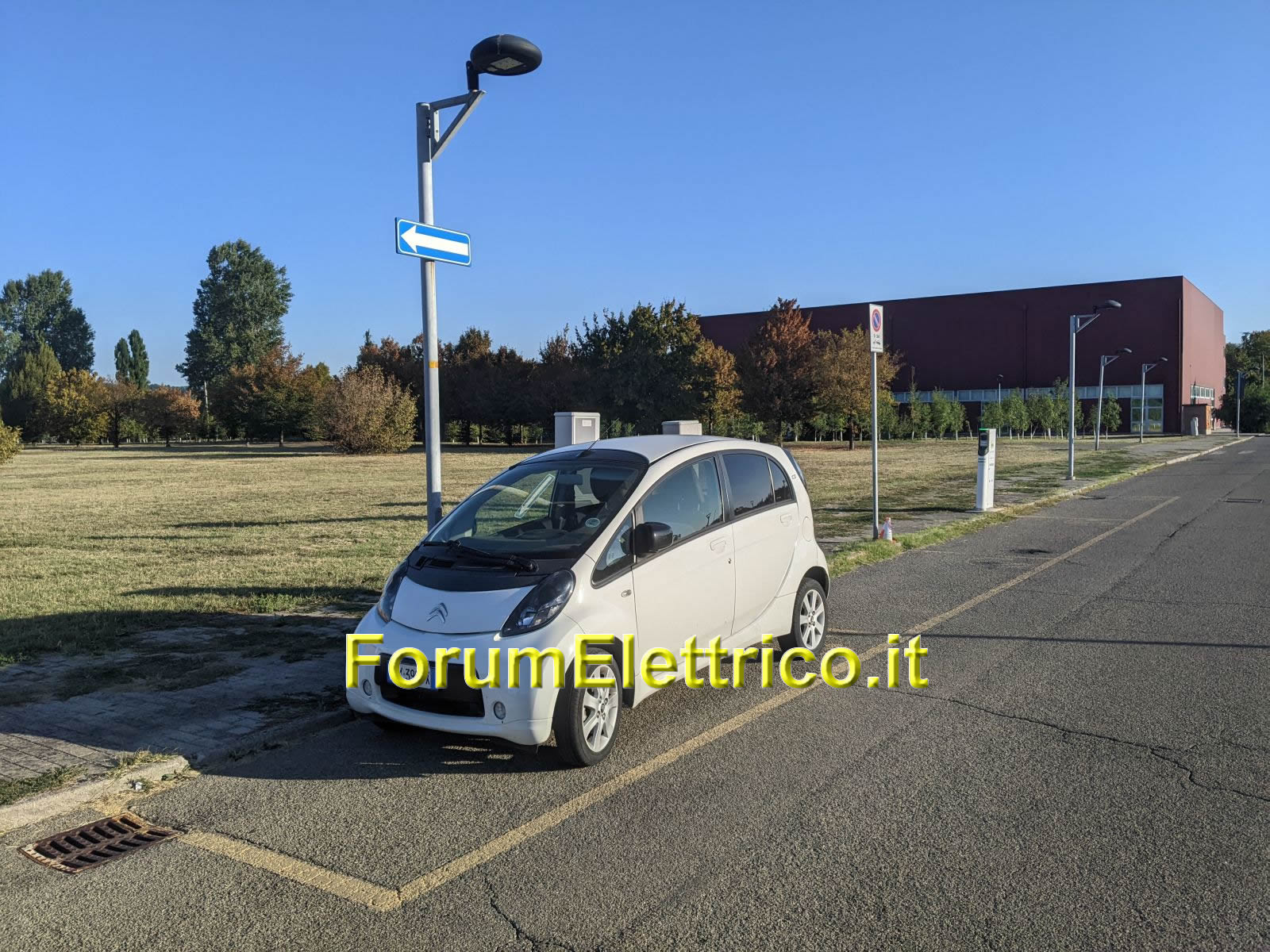 Be Charge Polo Scolastico - Image 1