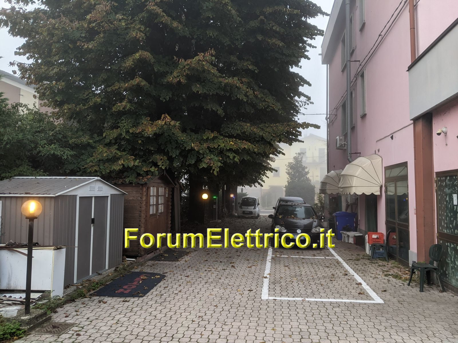 Be Charge Hotel Rose e Crown Fosdondo - Image 1