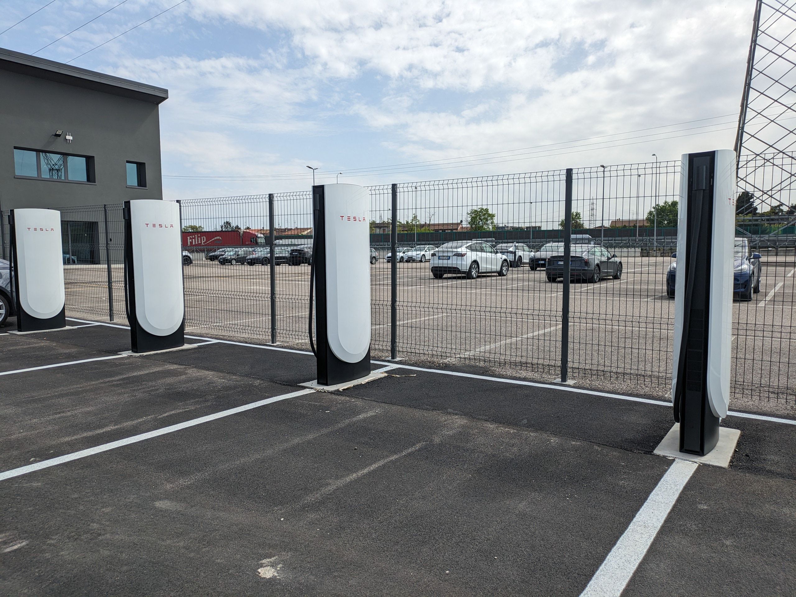 Tesla Supercharger Verona Sud - Image 1