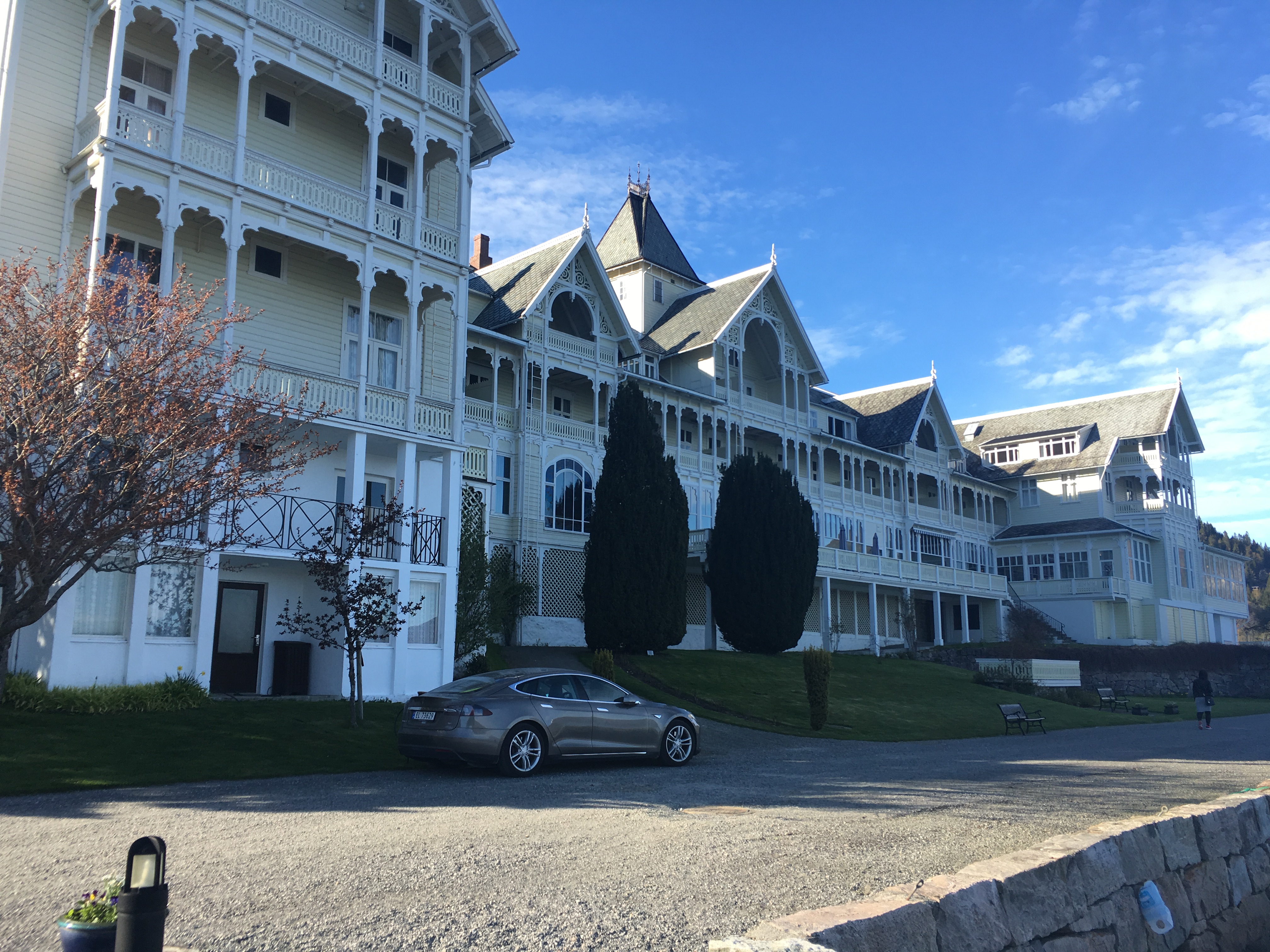 Kviknes Hotel - Image 1